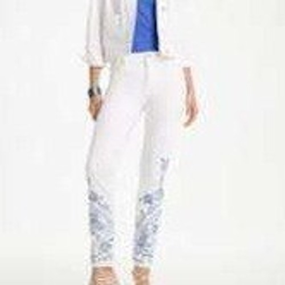 NWT Chico's Slimming Girlfriend Slim Leg Ankle Embroidered Jeans White Blue 1.5R